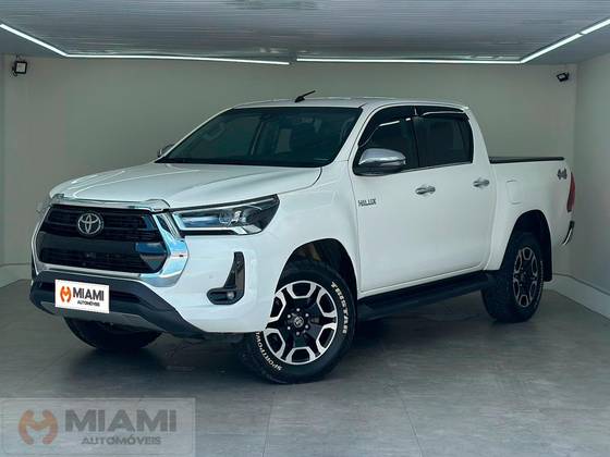 TOYOTA HILUX 2.8 D-4D TURBO DIESEL CD SRX 4X4 AUTOMÁTICO